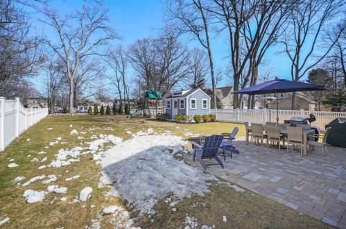 58 Taylor Ave, Dedham MA 02026-5104 exterior