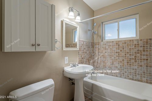 930 Denton Ln, Phoenix AZ 85014-2676 exterior