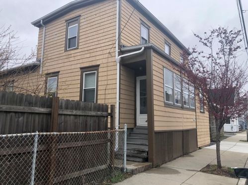 551 Kempton St, New Bedford, MA 02740-3852