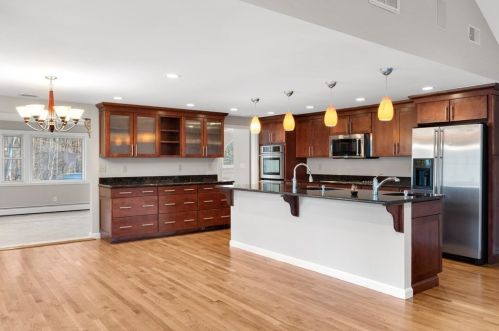 901 Randolph Ave, Milton MA 02186-3404 exterior