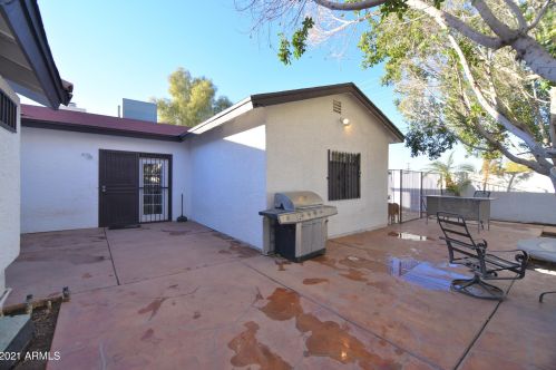 1932 Alta Vista Rd, Phoenix AZ 85041-5443 exterior