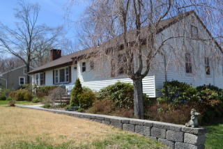 89 Kendall Dr, Skyline Lakes, NJ 07456-1824