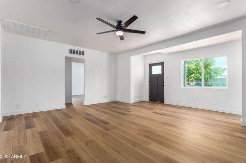 2544 Clarendon Ave, Phoenix AZ 85033-4124 exterior