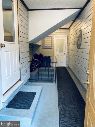 335 Meadowcroft Rd, West Deptford, NJ 08096-4007