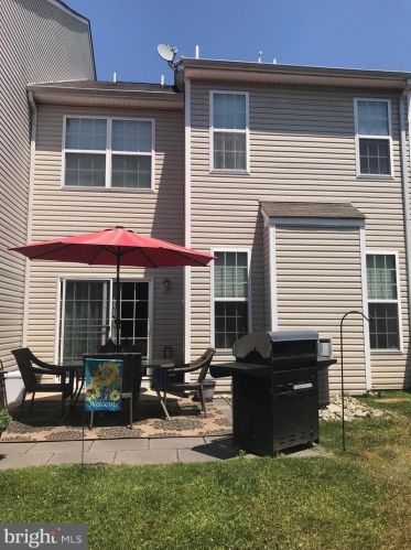 111 Sansom Ln, West Deptford NJ 08096-5168 exterior