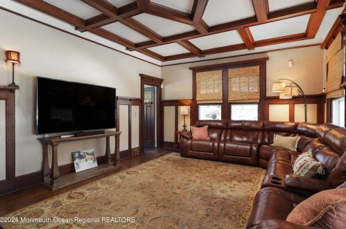 215 Silverside Ave, Little Silver NJ 07739-1713 exterior