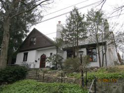 105 Hyde St, Newton, MA 02461-1237