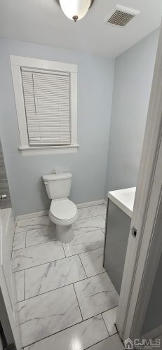 305 Pershing Ave, Carteret NJ  07008-3063 exterior