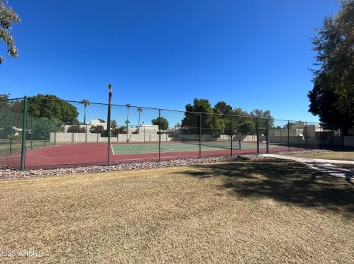 2942 Altadena Ave, Phoenix AZ 85029-3211 exterior