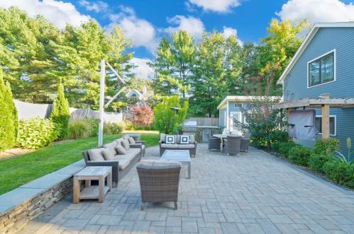 885 Randolph St, Canton MA 02021-1365 exterior