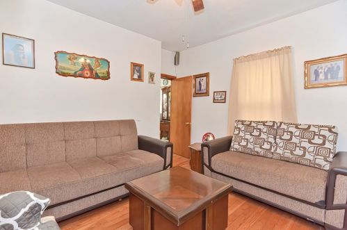 62 Paris St, Everett MA 02149-4409 exterior