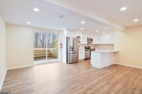 42 Smt Dr, Wantage NJ 07461-1239 exterior