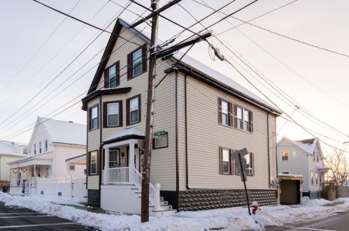 135 Cedar St, New Bedford, MA 02740-4312