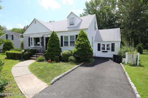 65 Little Silver Pkwy, Little Silver NJ 07739-1118 exterior