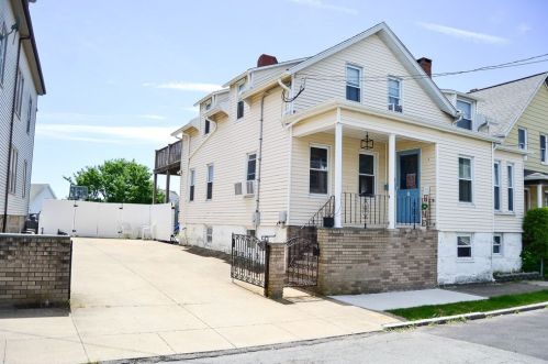 8 Sears St, New Bedford, MA 02740-3157