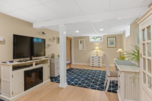 2 Uncle Zlotis Rd, Chatham MA 02633-1595 exterior