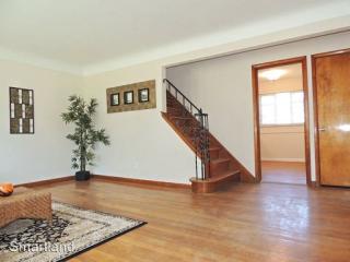 245 262nd St, Cleveland OH  44132-1435 exterior