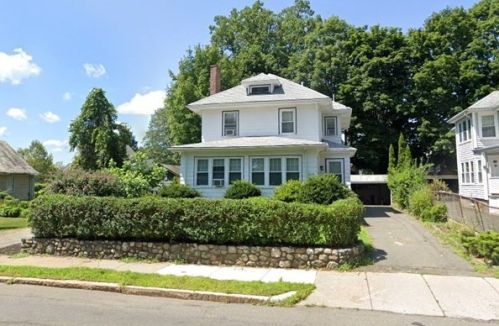 339 Waltham St, Newton MA 02465-1730 exterior