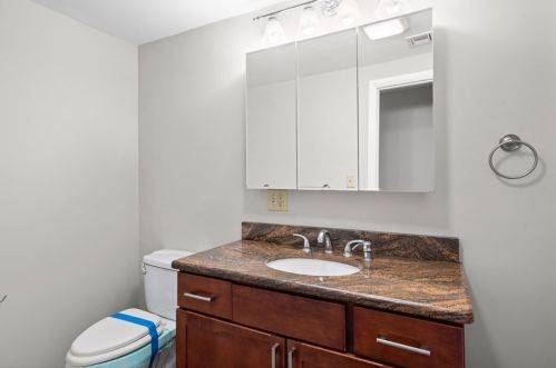 901 Randolph Ave, Milton MA 02186-3404 exterior