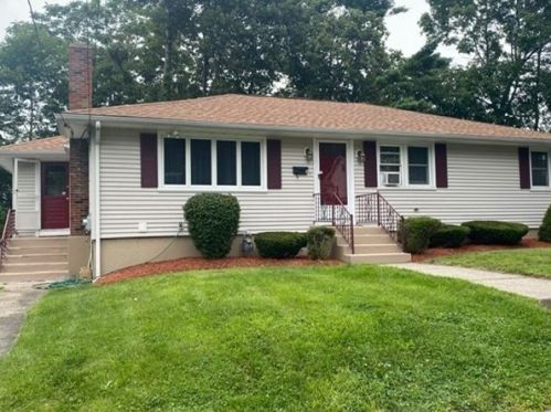 9 Benson St, Worcester, MA 01604-3303