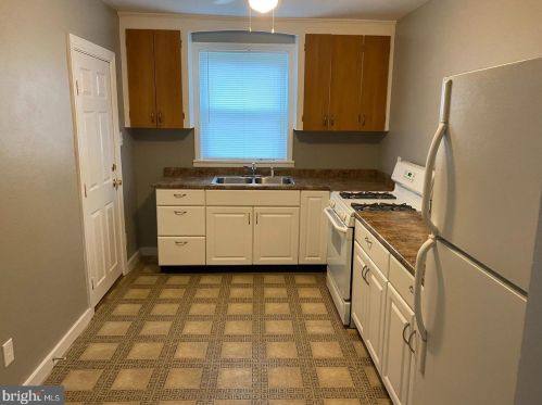 609 Broadway, West Deptford NJ 08093-1172 exterior