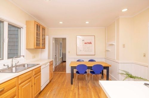 10 Hyde St, Newton MA 02461-1203 exterior