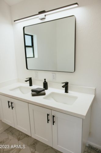 2635 Clarendon Ave, Phoenix AZ 85018-5958 exterior