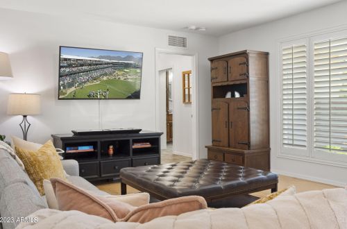 210 Butler Dr, Phoenix AZ 85051-4649 exterior