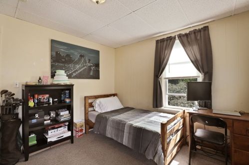 32 Corthell Ave, Whitman MA 02382-1803 exterior