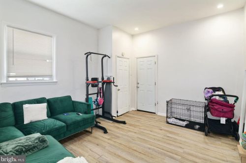 2001 Bouvier St, Philadelphia, PA 19145-2909