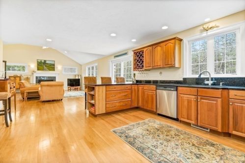 91 Maple Spg Rd, Wareham MA 02571-1202 exterior