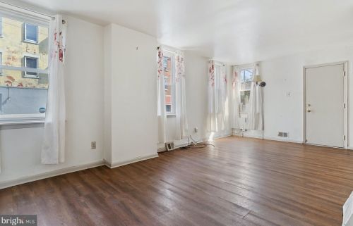 1239 6 St, Philadelphia PA 19140-4561 exterior