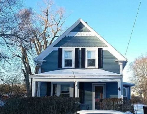 4 Hampstead St, Methuen, MA 01844-1711
