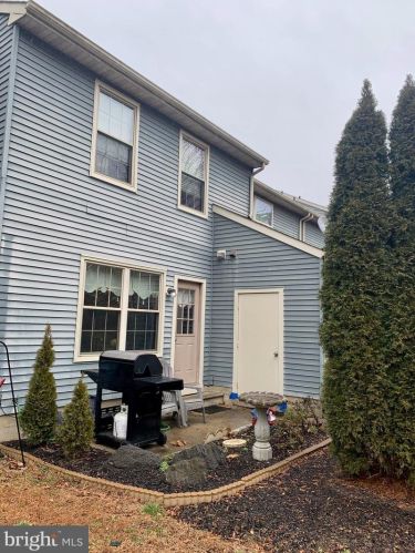 628 Foxton Ct, West Deptford NJ 08051-2038 exterior