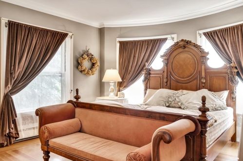 25 Hunnewell Ave, Newton MA 02458-2216 exterior