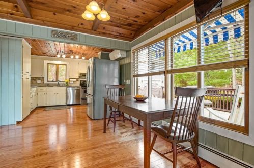 92 Edgewater Dr, Wareham MA 02571-2189 exterior