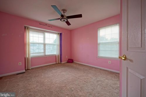 128 Betsy Ross Way, West Deptford NJ 08096-6872 exterior