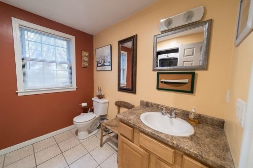 23 Swifts Bch Rd, Wareham MA 02571-1924 exterior