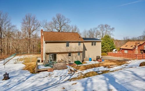 1685 Mountain Rd, Montgomery MA 01085-1480 exterior