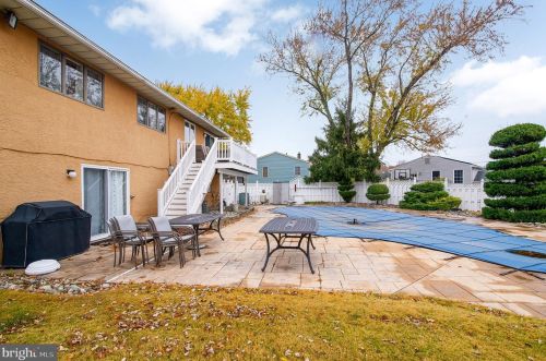 422 Meadowcroft Rd, West Deptford NJ 08096-4007 exterior