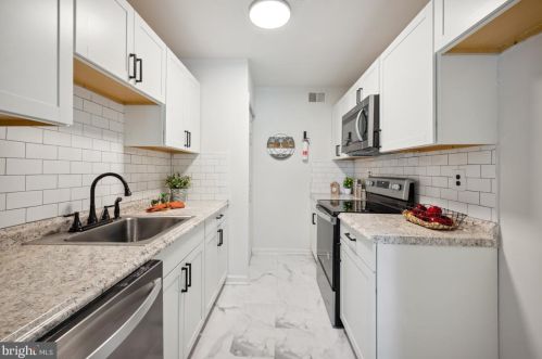 9 Maplewood Ct, West Deptford NJ 08066-2406 exterior