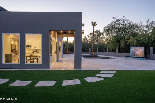 5801 30th St, Phoenix AZ  85016-2401 exterior