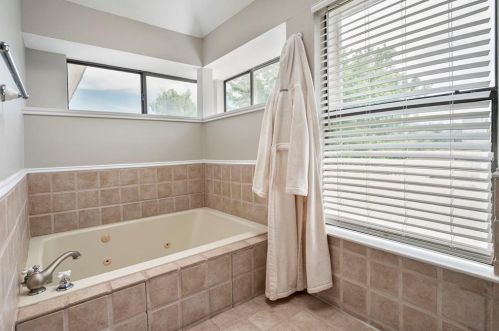 510 Country Vw Ln, Garland TX 75043-5614 exterior