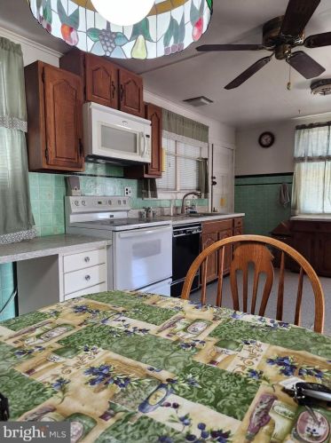 325 Billings Ave, West Deptford NJ 08066-1157 exterior