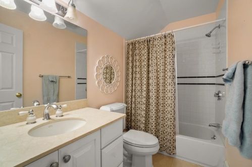 61 Village Ave, Dedham MA 02026-4209 exterior