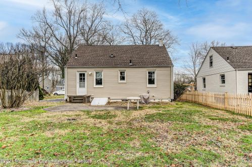 58 Maple Ave, Little Silver NJ 07739-1121 exterior