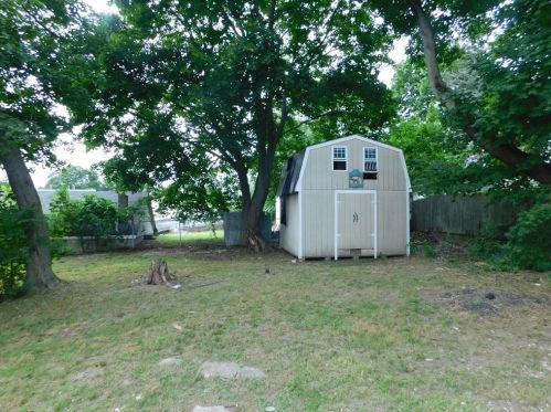 951 Rodman St, Fall River MA  02721-3947 exterior