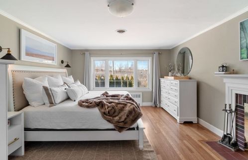 940 Randolph Ave, Milton MA 02186-4030 exterior