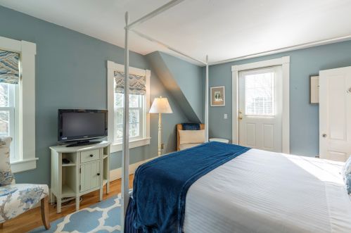 407 Old Harbor Rd, Chatham MA 02633-2375 exterior