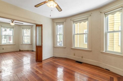 7 Bellingham Ave, Everett MA 02149-1218 exterior